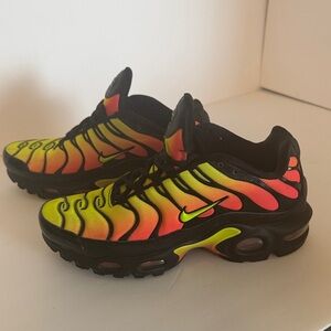 Nike Kids Sneakers - Black, Yellow, Red